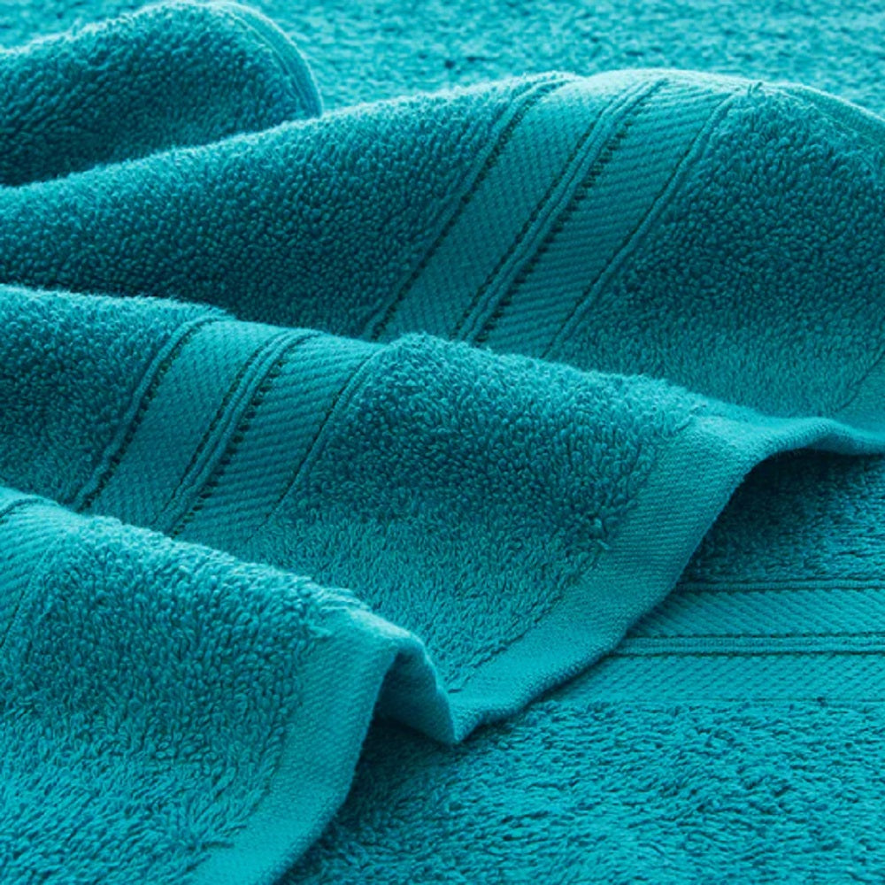 Treat Yourself to Luxury With This 4 Piece Super Soft 800 GSM Towel Set